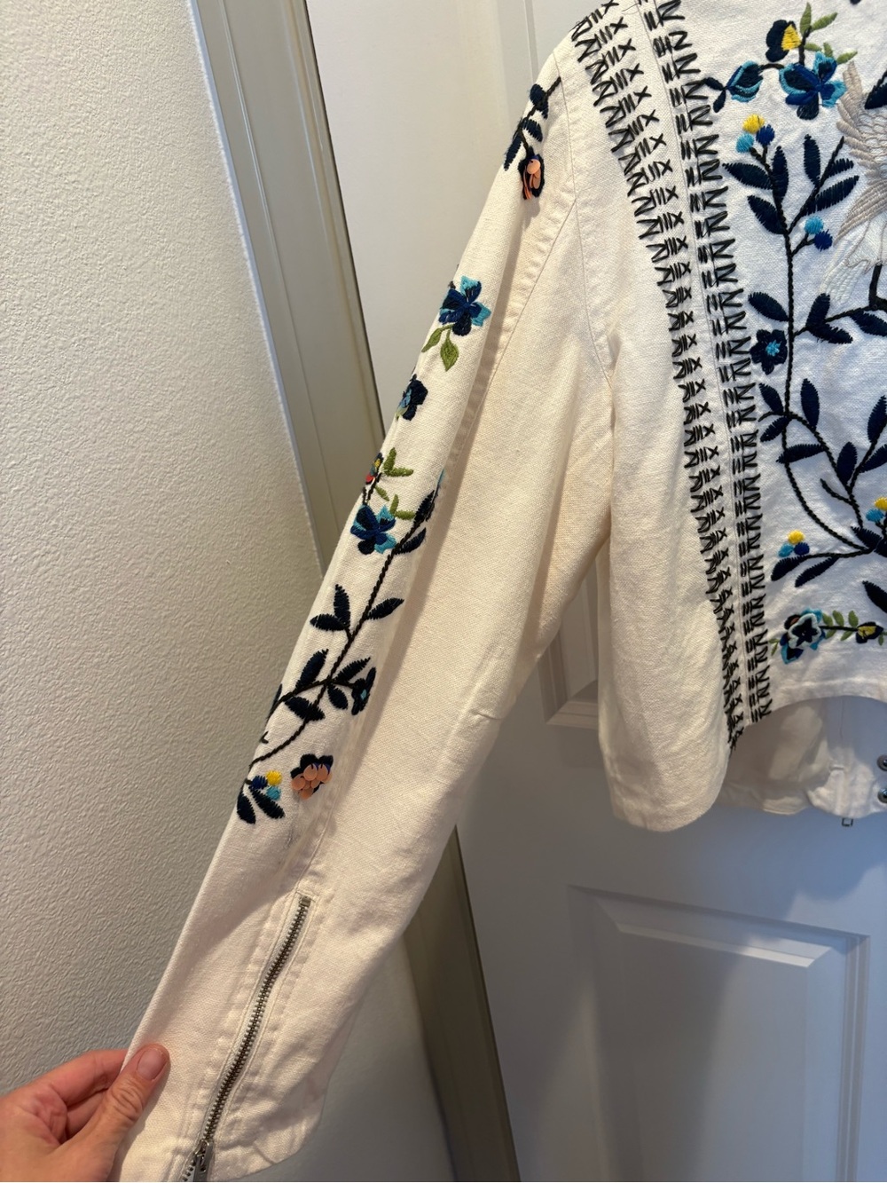 BRAND NEW Anthropologie White Embroidered Moto Jacket, Size Large - Picture 15 of 16